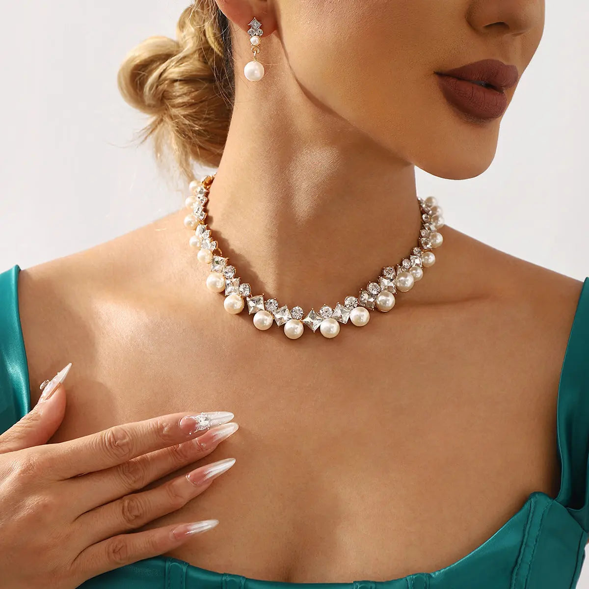 Exquisite Silver Bridal Necklace with Rhinestones - Nuriyya Bridal Accessories LLC